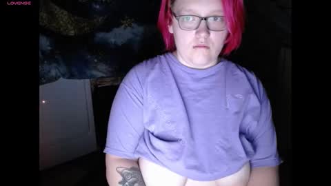 Snapshot of worriedrose_xo chatting on 19, 9, 2025 Rose online show from 19, 9, 2025