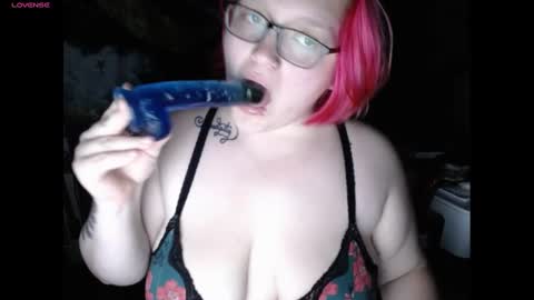 Snapshot of worriedrose_xo chatting on 28, 9, 2025 Rose online show from 28, 9, 2025