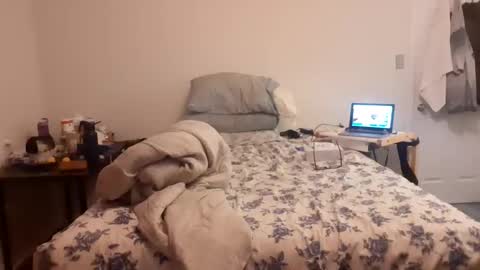 Snapshot of wowhotcutiepie chatting on 14, 12, 2025 Cuteipie online show from 14, 12, 2025