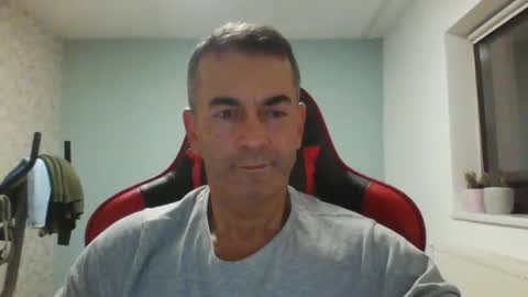 Snapshot of wxdj chatting on 25, 10, 2025 RealBoy online show from 25, 10, 2025