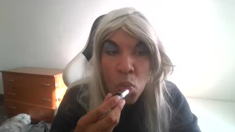Snapshot of x225792i chatting on 23, 9, 2025 Xeranessa online show from 23, 9, 2025