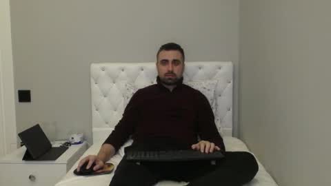 Snapshot of x_____0_____x chatting on 6, 4, 2026 Mr. Lonely online show from 6, 4, 2026