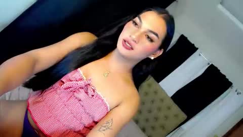 Snapshot of x_aurorascent chatting on 17, 11, 2025 x_aurorascent online show from 17, 11, 2025