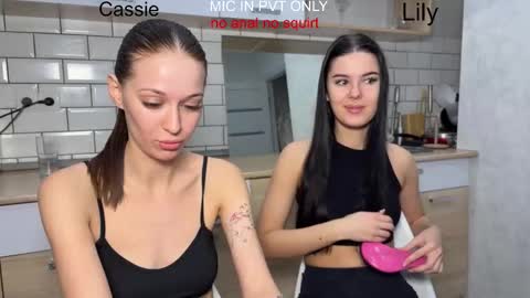 wiwi clap clap cat baby girl online show from 7, 1, 2026