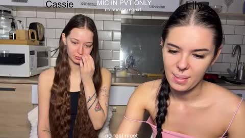 wiwi clap clap cat baby girl online show from 1, 2, 2026