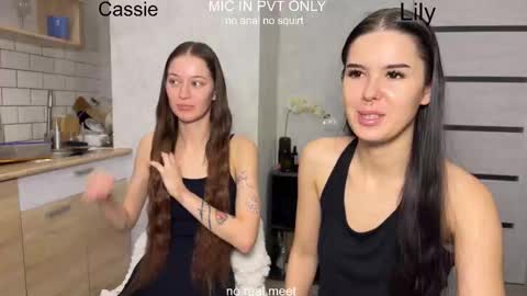 wiwi clap clap cat baby girl online show from 3, 2, 2026