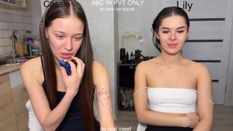 wiwi clap clap cat baby girl online show from 4, 2, 2026