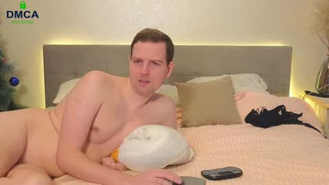 Snapshot of x_sweety_couple_x chatting on 12, 12, 2024 x_sweety_couple_x online show from 12, 12, 2024