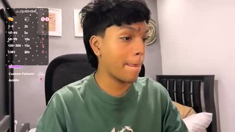 Snapshot of xander_bonnet1 chatting on 2, 2, 2025 Xander bonnet online show from 2, 2, 2025