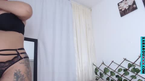 Snapshot of xararouxxx chatting on 1, 3, 2025       S A R A      100K followers online show from 1, 3, 2025