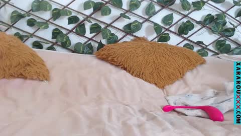 Snapshot of xararouxxx chatting on 8, 3, 2025       S A R A      100K followers online show from 8, 3, 2025