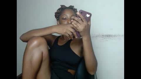 Snapshot of xcreamypussy chatting on 25, 12, 2024 xcreamypussy online show from 25, 12, 2024