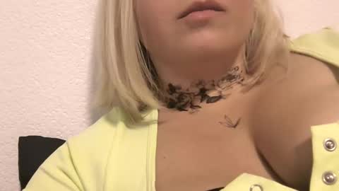 Snapshot of xepic_blowx chatting on 8, 11, 2025 xepic_blowx online show from 8, 11, 2025