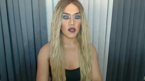 GWEN THOMPSON .......   online show from 15, 12, 2024