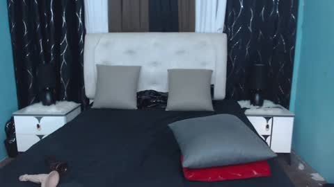 Snapshot of xhugesignificant69x chatting on 4, 12, 2024 xhugesignificant69x online show from 4, 12, 2024