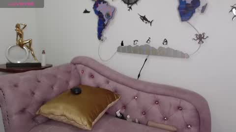 Snapshot of ximenaa_suarez chatting on 24, 12, 2024 ximena suarez online show from 24, 12, 2024