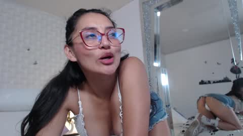 Snapshot of ximenaa_suarez chatting on 6, 2, 2025 ximena suarez online show from 6, 2, 2025