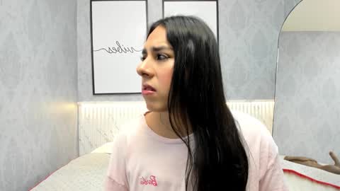 Snapshot of ximenahott_ chatting on 7, 10, 2025 Yoy  online show from 7, 10, 2025