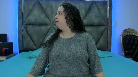 Snapshot of ximenarusso chatting on 11, 12, 2024 online show from 11, 12, 2024