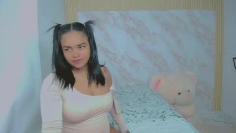 XiomyFox online show from 18, 5, 2026