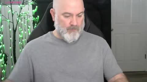 Snapshot of xjohnniex77 chatting on 17, 2, 2026 MrSlowBurn77 online show from 17, 2, 2026