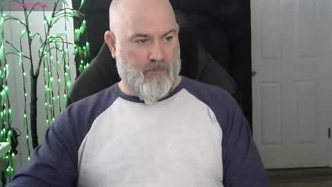 Snapshot of xjohnniex77 chatting on 25, 2, 2026 MrSlowBurn77 online show from 25, 2, 2026