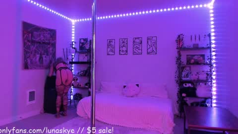   online show from 10, 11, 2025