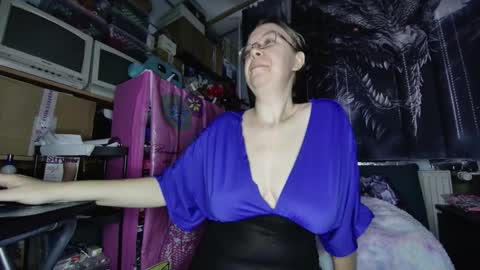 xnicetitsx online show from 17, 12, 2025