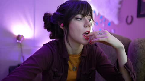 Bella Bondai online show from 4, 2, 2025