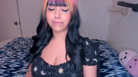 Snapshot of xocurvyrae chatting on 24, 2, 2025 Rae online show from 24, 2, 2025