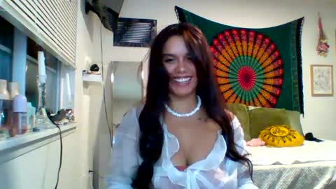 Snapshot of xova_fficial chatting on 9, 10, 2025 XOVA online show from 9, 10, 2025