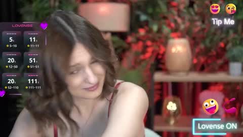 Snapshot of xoxo_molly chatting on 8, 10, 2025 xoxo_molly online show from 8, 10, 2025