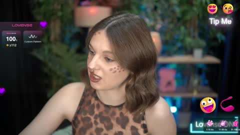 Snapshot of xoxo_molly chatting on 31, 10, 2025 xoxo_molly online show from 31, 10, 2025