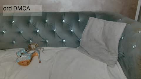 Snapshot of xqueencarox chatting on 14, 4, 2026 xqueencarox online show from 14, 4, 2026