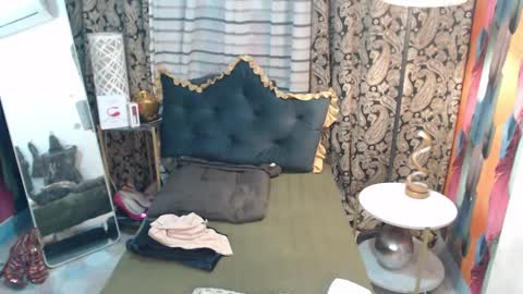 Snapshot of xqueenyasiandomcumx chatting on 18, 1, 2025 address me as QUEEN NINA A Little Bit of ANGELIC FACE with a Wild Demonic Side online show from 18, 1, 2025