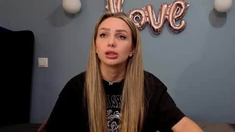 Snapshot of xsexycouples chatting on 25, 2, 2025 AnnaMaee online show from 25, 2, 2025