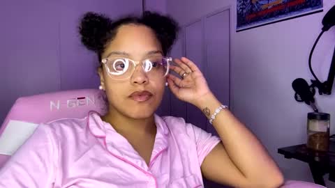 Snapshot of xstargazingx chatting on 18, 9, 2025 xStarGazingx online show from 18, 9, 2025