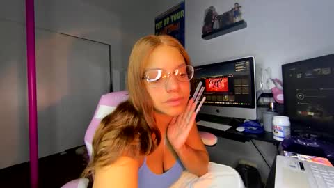 Snapshot of xstargazingx chatting on 28, 9, 2025 xStarGazingx online show from 28, 9, 2025