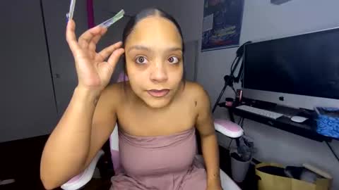 Snapshot of xstargazingx chatting on 4, 10, 2025 xStarGazingx online show from 4, 10, 2025