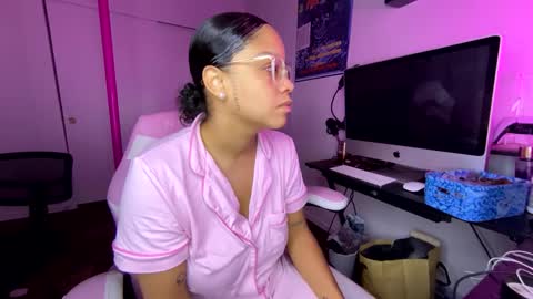 Snapshot of xstargazingx chatting on 5, 10, 2025 xStarGazingx online show from 5, 10, 2025