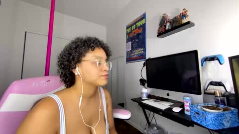 Snapshot of xstargazingx chatting on 8, 10, 2025 xStarGazingx online show from 8, 10, 2025