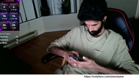 Snapshot of xwuvzyew chatting on 1, 1, 2025 x online show from 1, 1, 2025