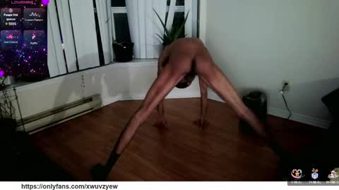 Snapshot of xwuvzyew chatting on 4, 1, 2025 x online show from 4, 1, 2025