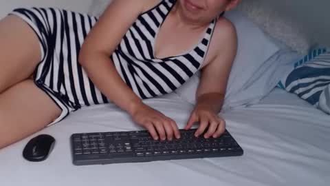 Gabriela and Camila online show from 2, 3, 2025