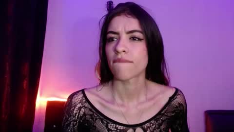 Snapshot of xx_johnson_xx chatting on 24, 9, 2025 VALE online show from 24, 9, 2025