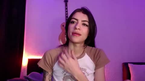 Snapshot of xx_johnson_xx chatting on 15, 10, 2025 VALE online show from 15, 10, 2025