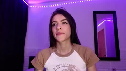 Snapshot of xx_johnson_xx chatting on 27, 10, 2025 VALE online show from 27, 10, 2025