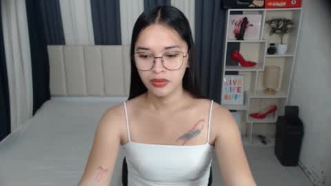 CHLOES ROOM online show from 22, 9, 2025