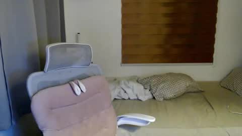 Snapshot of xxjulielovesyouxx chatting on 15, 11, 2025 July online show from 15, 11, 2025