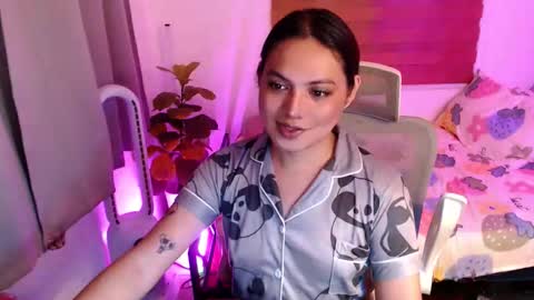 Snapshot of xxjulielovesyouxx chatting on 15, 12, 2025 July online show from 15, 12, 2025